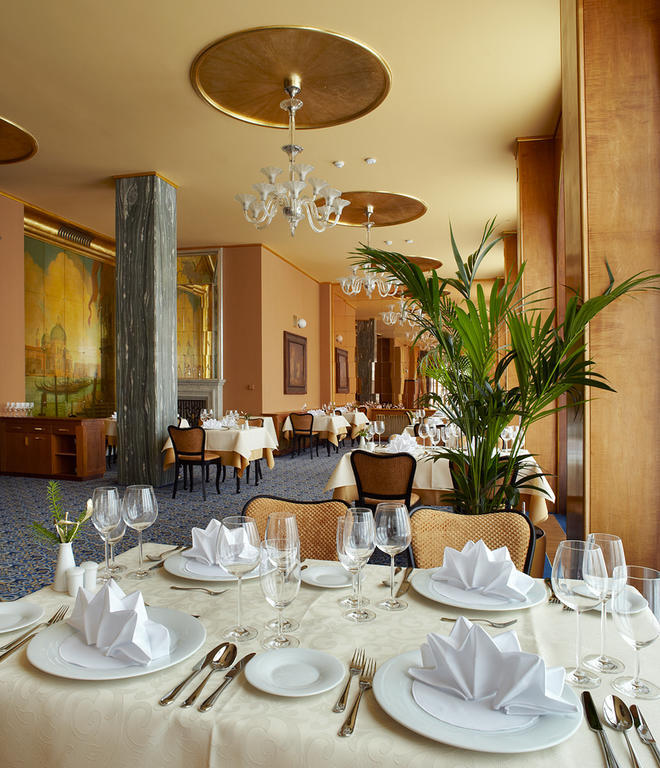 Alexandria Spa & Wellness Hotel Luhacovice Exterior photo